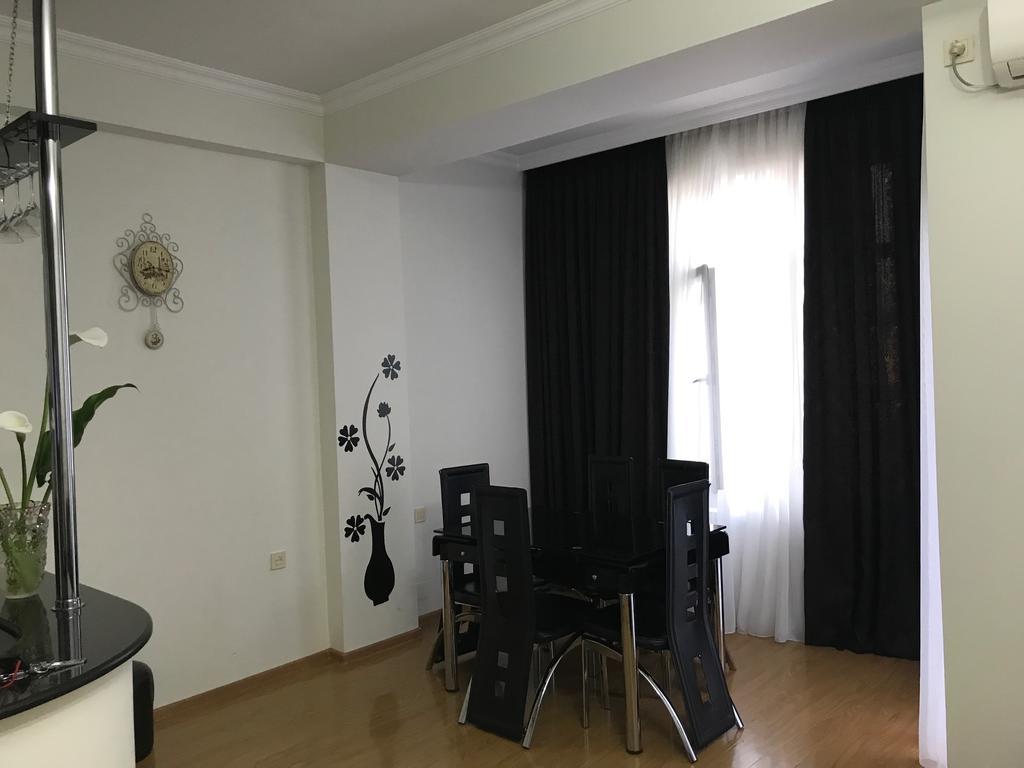 Apartment Like Home Batumi Bagian luar foto